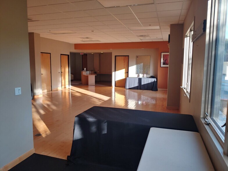 More Photos Of 19 Upper Ragsdale Dr, Monterey Office For Lease