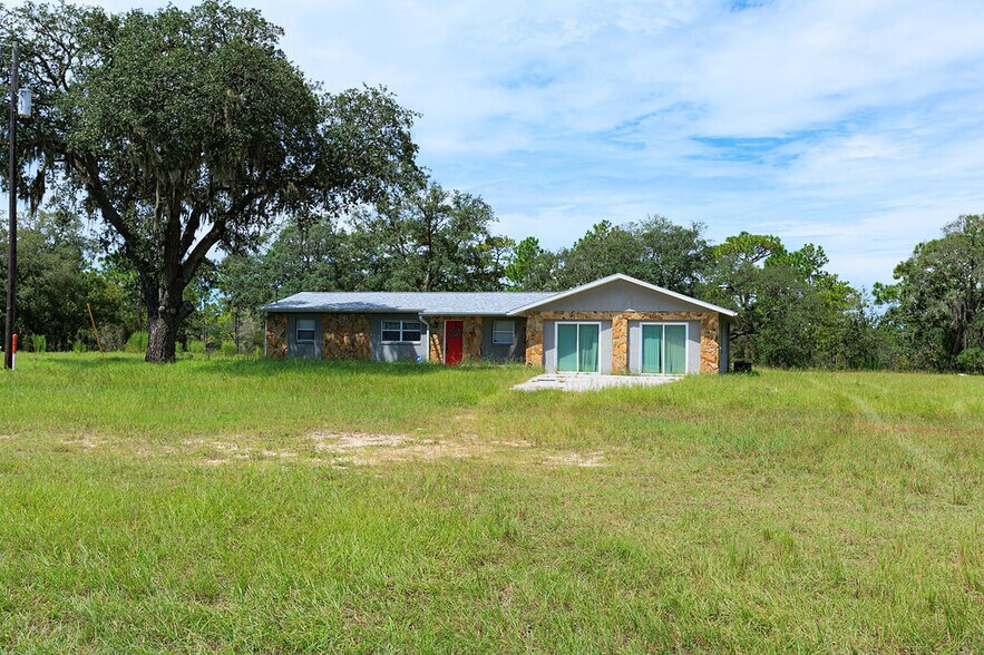 More Photos Of 15451 Commercial Way, Brooksville Office For Sale