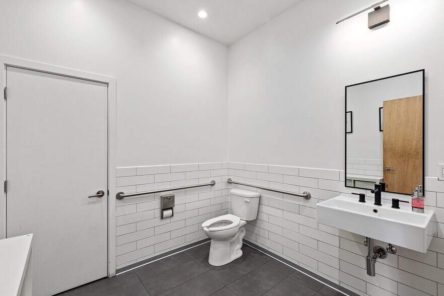 More Photos Of 1082 Howard St, San Francisco Research And Development For Lease