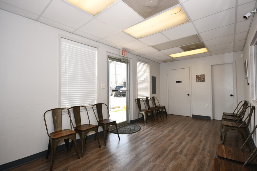 More Photos Of 901 Elm St, McKinney Flex For Sale