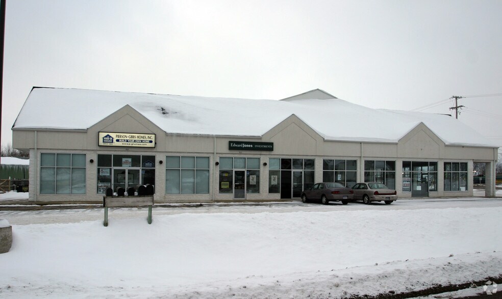 More Photos Of 703-707 W Superior St, Wayland Freestanding For Lease