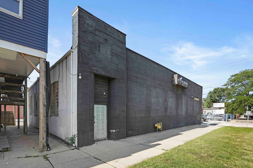 Primary Photo Of 4620 Tod Ave, East Chicago General Retail For Sale