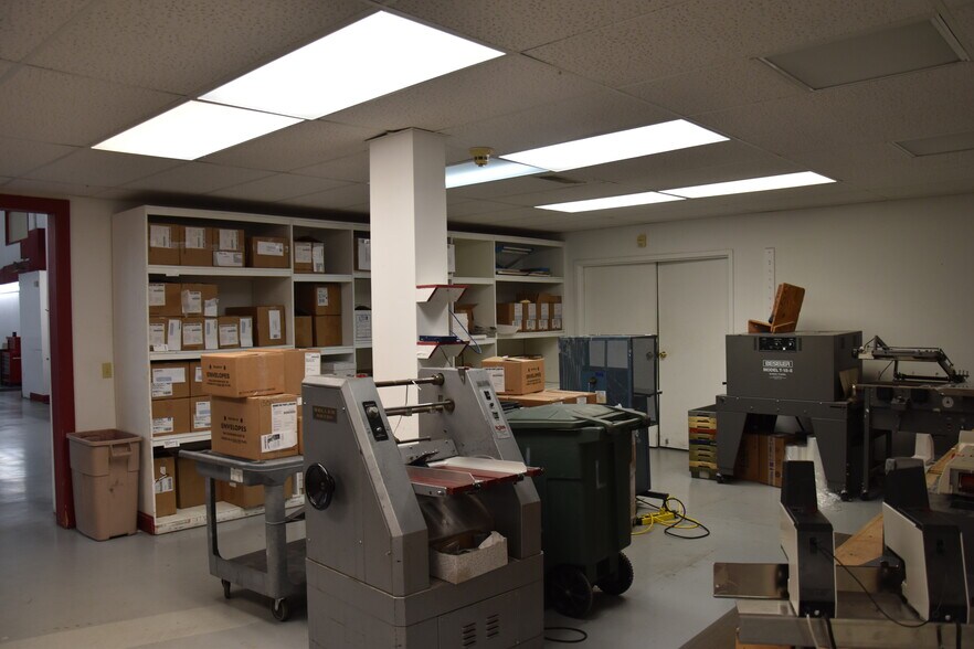More Photos Of 125 S Westplex Ave, Bloomington Warehouse For Sale