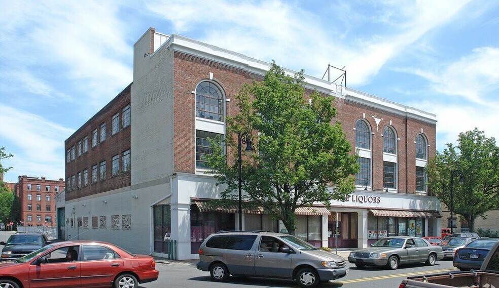 More Photos Of 1095 Main St, Springfield Office For Lease