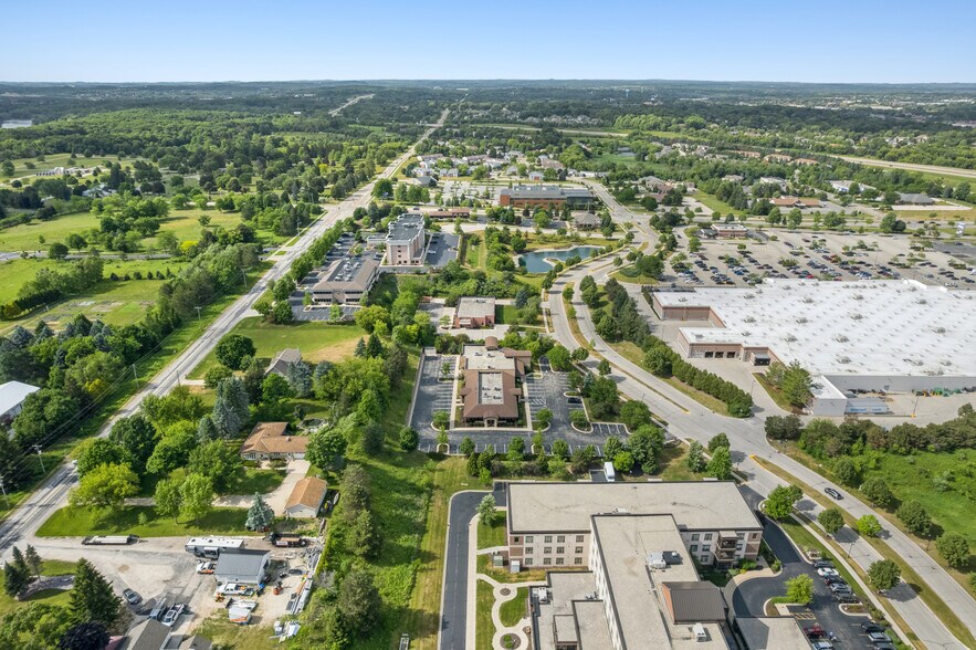 More Photos Of 2090-2108 Continental Dr, West Bend Medical For Sale