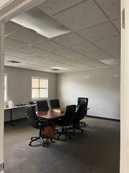More Photos Of 501 S Towanda-Barnes Rd, Bloomington Office For Lease