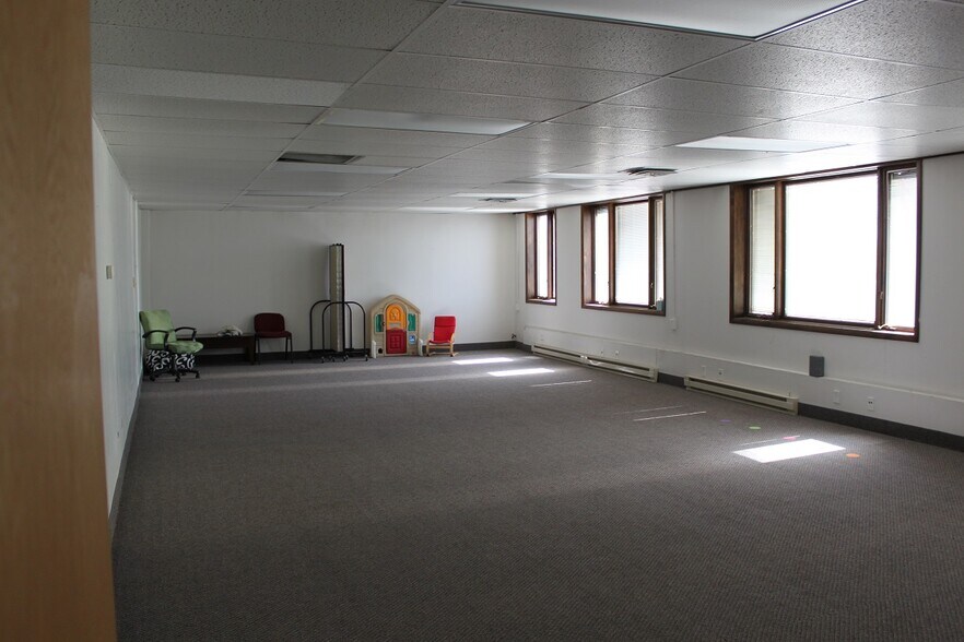 More Photos Of 224 E Main St, Burley Office For Sale