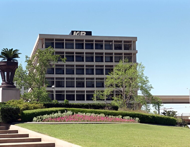 More Photos Of 1055 Saint Charles Ave, New Orleans Office Residential For Sale