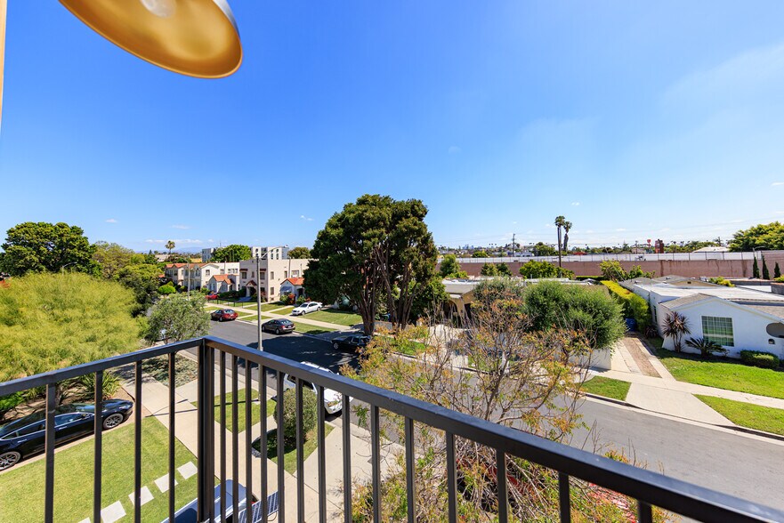 More Photos Of 2847 S Victoria Ave, Los Angeles Multifamily For Sale