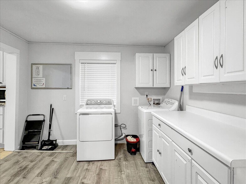 More Photos Of 1007 W Wright St, Pensacola Specialty For Sale