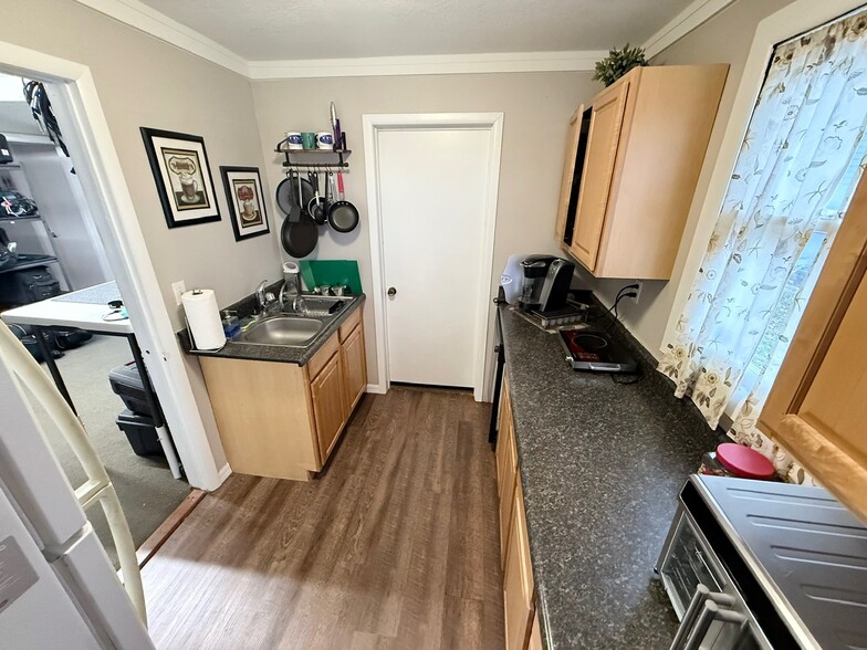 More Photos Of 169 W Broadway St, Oviedo Medical For Lease