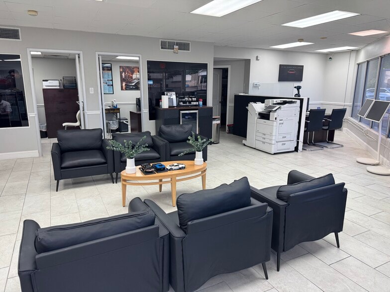 More Photos Of 3001 Alta Mere Dr, Fort Worth Auto Dealership For Lease