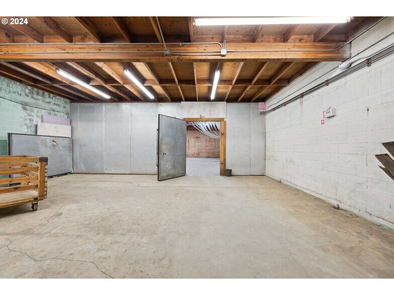 More Photos Of 665 Hemlock Ave, Coos Bay Refrigeration Cold Storage For Sale