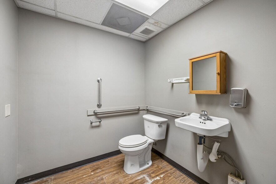 More Photos Of 1311 W College St, Murfreesboro Industrial For Sale
