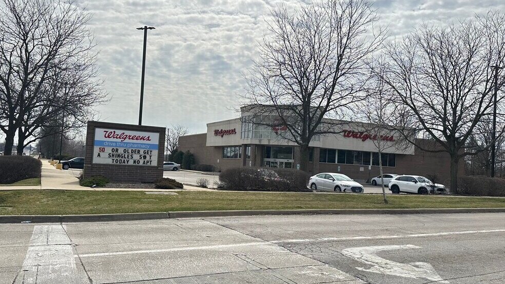 More Photos Of 1301 E Algonquin Rd, Algonquin Drugstore For Sale