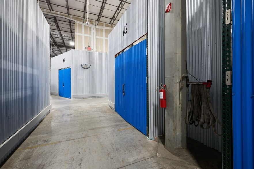 More Photos Of 2507 Investors Row, Orlando Distribution For Lease