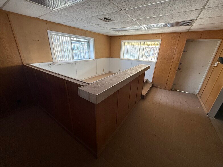 More Photos Of 266 Horizon Blvd, Socorro Warehouse For Sale