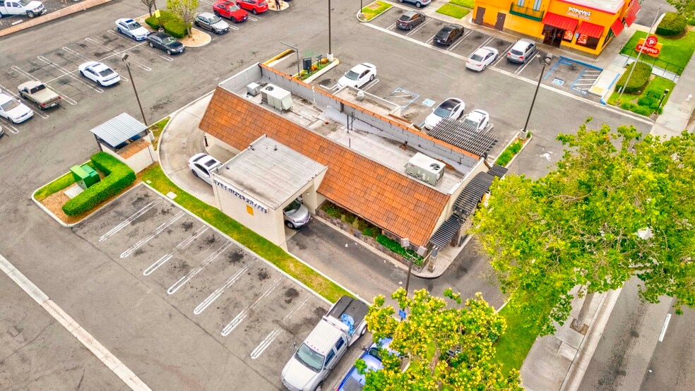 More Photos Of 1248 E 17th St, Santa Ana Freestanding For Sale