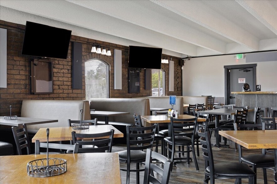 More Photos Of 122 W 6th St, Cheyenne Flex For Sale