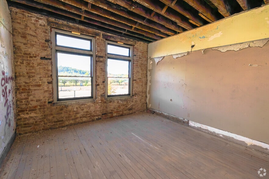 More Photos Of 222 S 3rd St, Ironton Specialty For Sale