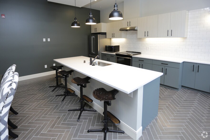 More Photos Of 323 State St, La Crosse Apartments For Sale