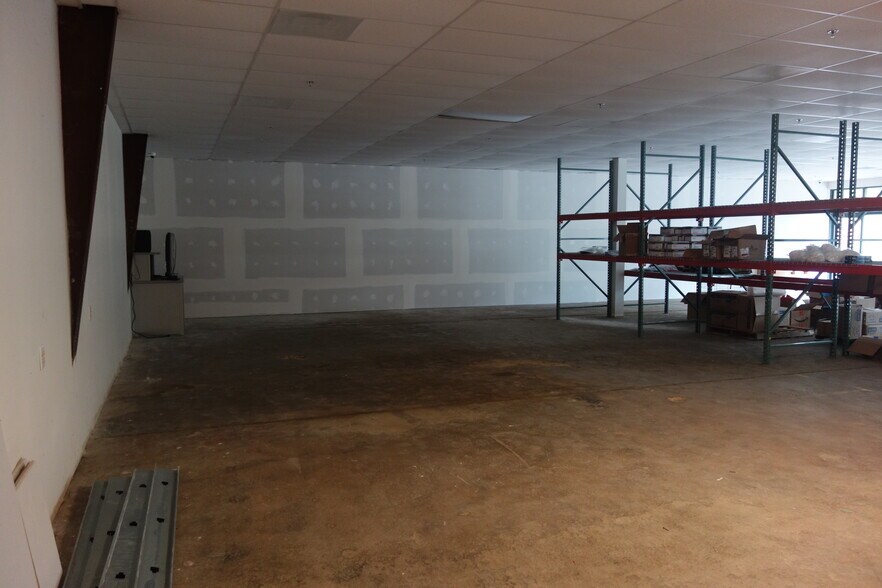 More Photos Of 2129 Pulaski Hwy, Havre De Grace Showroom For Lease