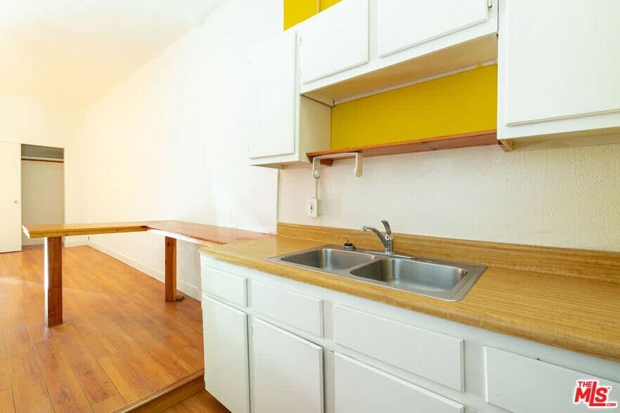 More Photos Of 101 Dudley Ave, Venice Apartments For Sale