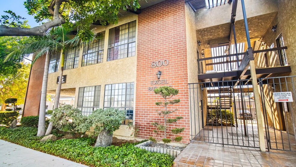 More Photos Of 800 E Wardlow Rd, Long Beach Loft Creative Space For Lease