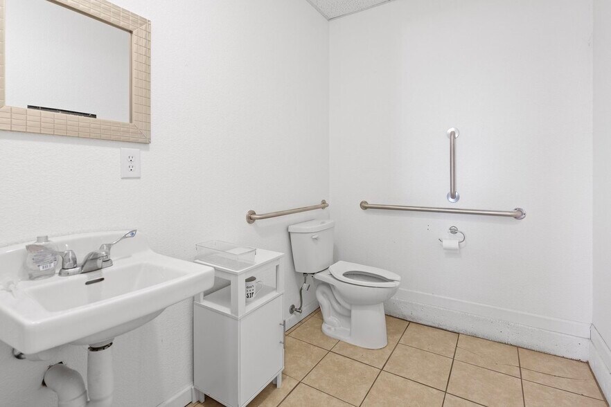 More Photos Of 302 S Purcell Blvd, Pueblo West Auto Dealership For Sale