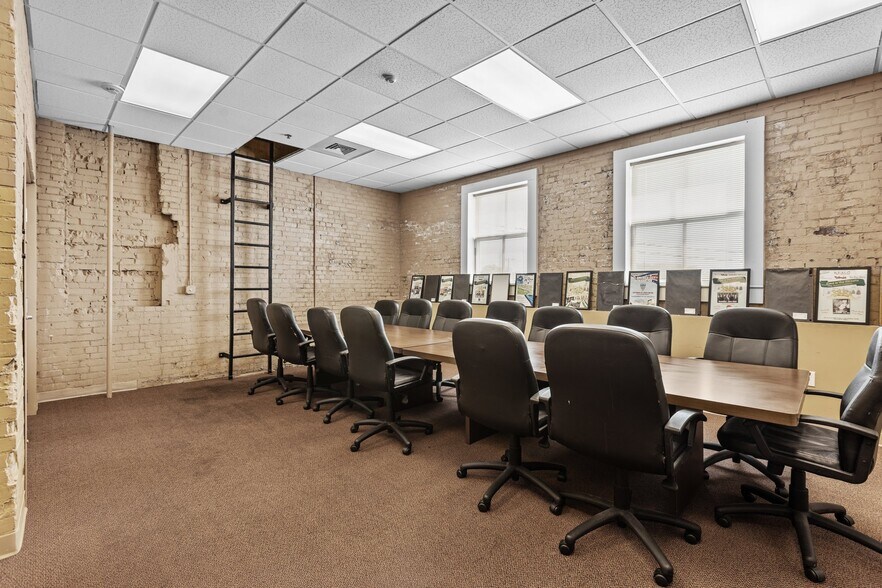 More Photos Of 327 N Queen St, Kinston Office For Lease