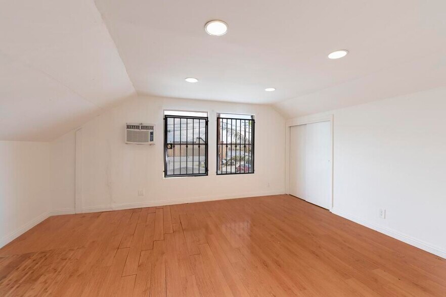 More Photos Of 31 Fulton Ave, Pasadena Light Manufacturing For Sale