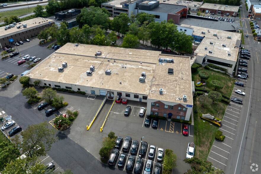 More Photos Of 30 Commerce Rd, Stamford Light Manufacturing For Lease