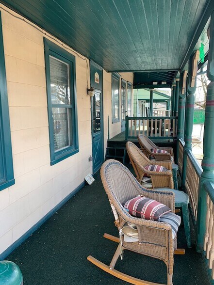 More Photos Of 735 Front St, Catasauqua General Retail For Sale