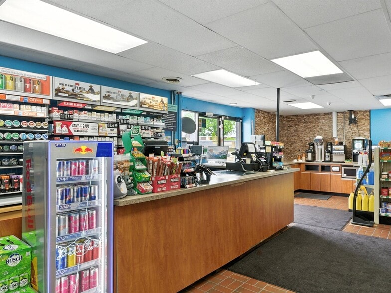 More Photos Of 2420 Calumet Dr, Sheboygan Service Station For Sale