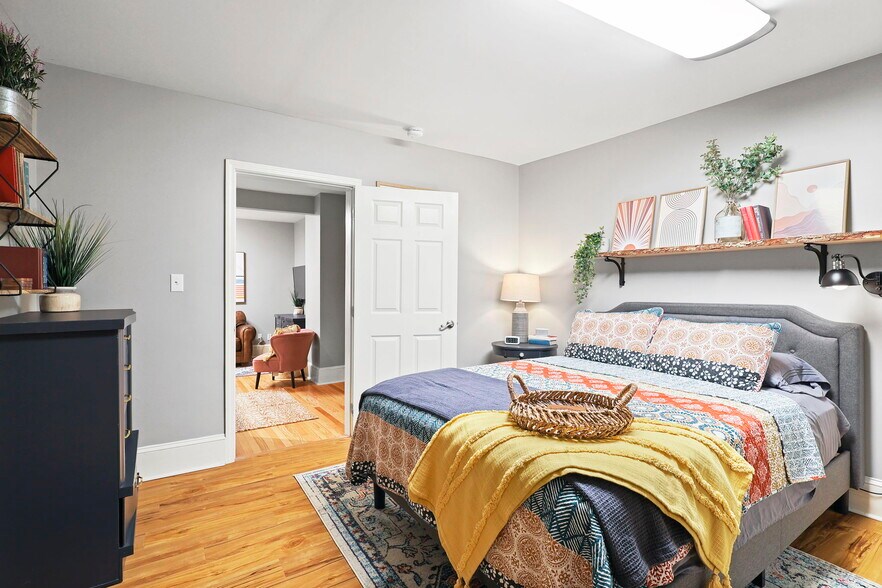 More Photos Of 100 S Railroad Ave, Damascus Apartments For Sale