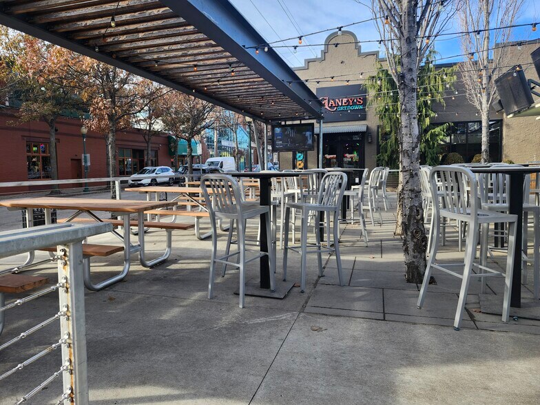 More Photos Of 424 Westport Rd, Kansas City General Retail For Sale