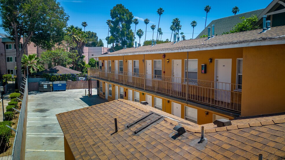More Photos Of 1930 S Oxford Ave, Los Angeles Apartments For Sale