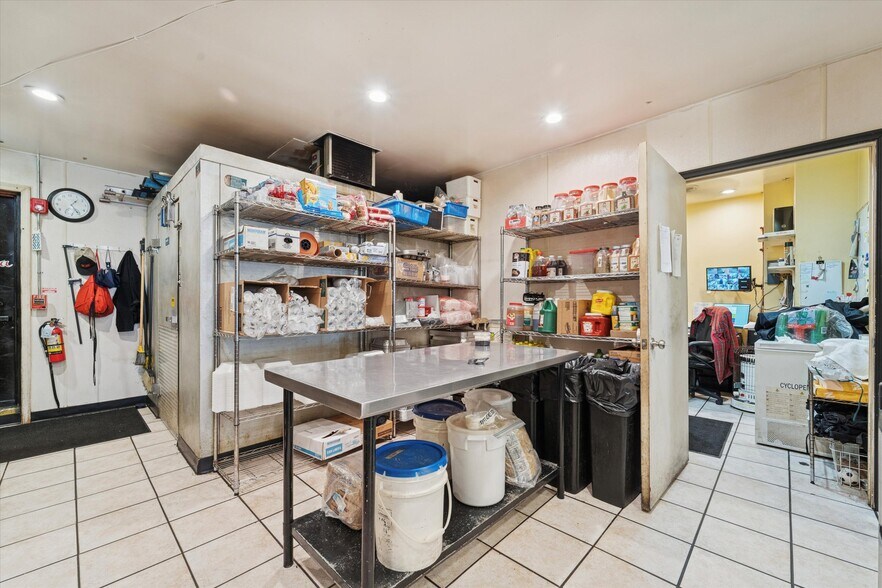More Photos Of 265 E Township Line Rd, Upper Darby Township Restaurant For Sale