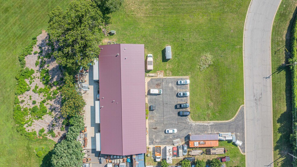 More Photos Of 139 Gatlin Dr, Griffith Industrial For Lease