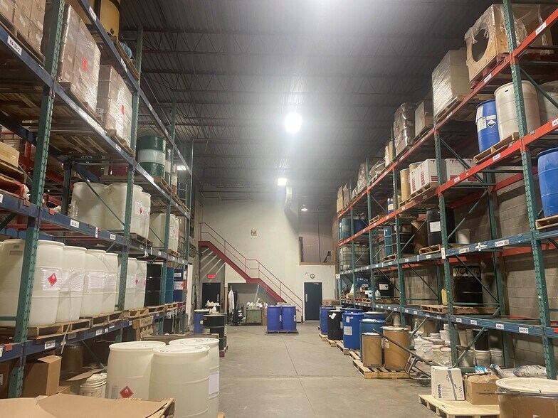 More Photos Of 5750-5850 Rue Cypihot, Montréal Warehouse For Lease