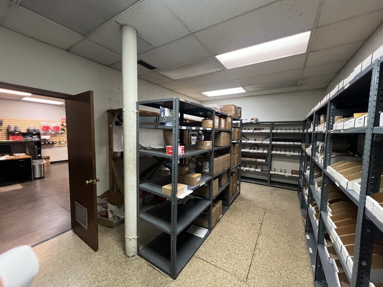 More Photos Of 1922 Elm Tree Dr, Nashville Distribution For Sale