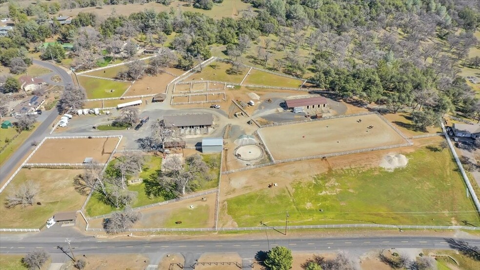 More Photos Of 18736 Main St, Groveland Hotel For Sale