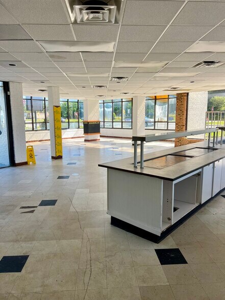 More Photos Of 15839 Telegraph Rd, Redford Township Fast Food For Lease