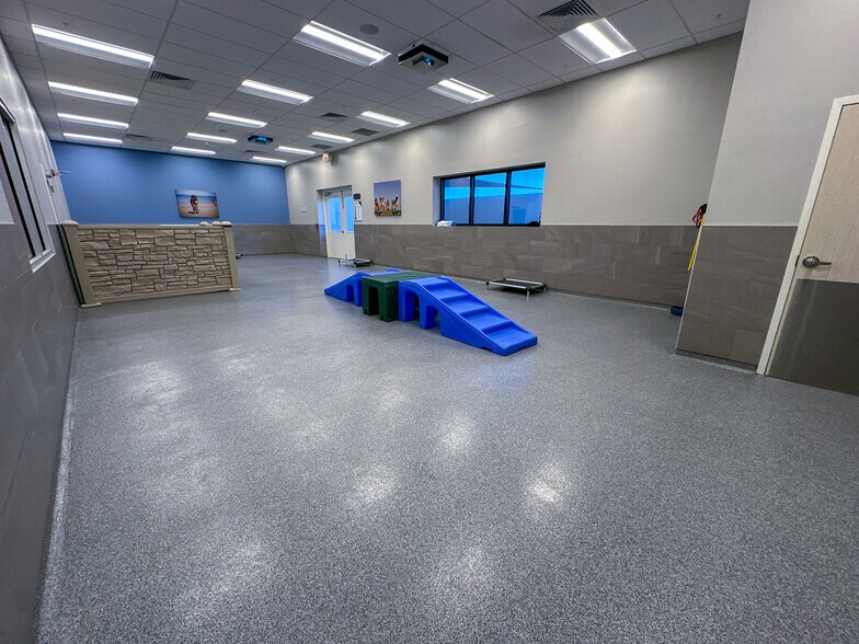 More Photos Of 2386 W State Road 426, Oviedo General Retail For Sale