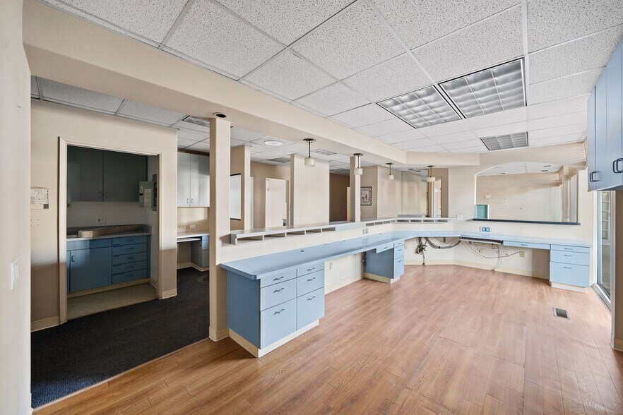 More Photos Of 903 N San Fernando Blvd, Burbank Storefront Retail Office For Sale