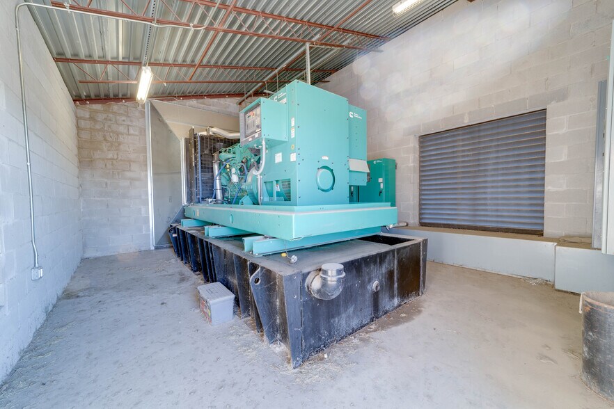 More Photos Of 101 S Jim Wright Fwy, White Settlement Office For Lease