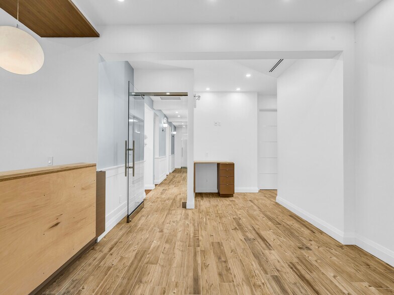 More Photos Of 541 Queen St E, Toronto Storefront For Lease