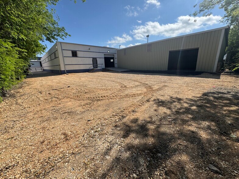 More Photos Of 130 E Zavalla, San Antonio Warehouse For Lease