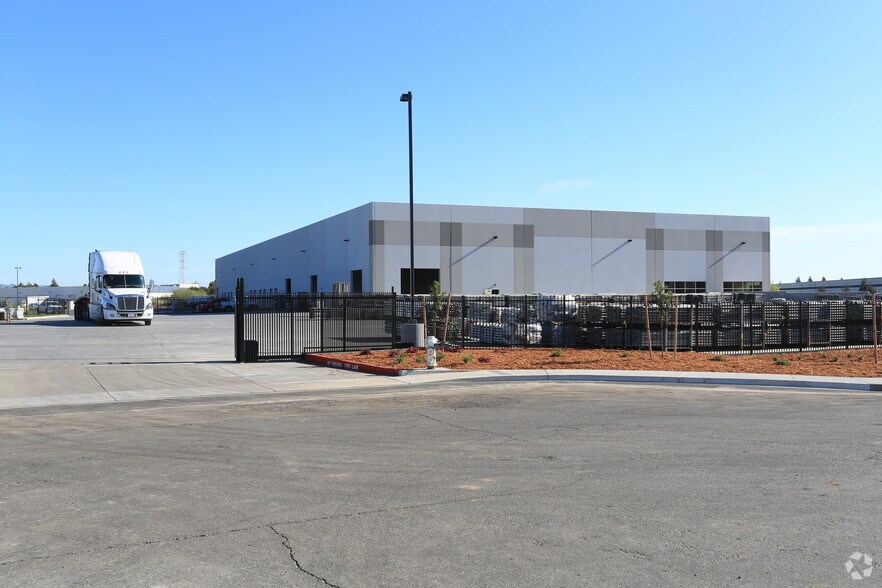 More Photos Of 535 Watt Dr, Fairfield Distribution For Lease