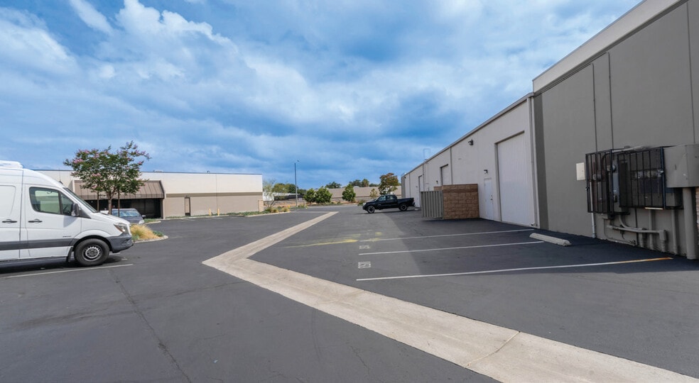 More Photos Of 1132-1140 E Valencia Dr, Fullerton Warehouse For Sale